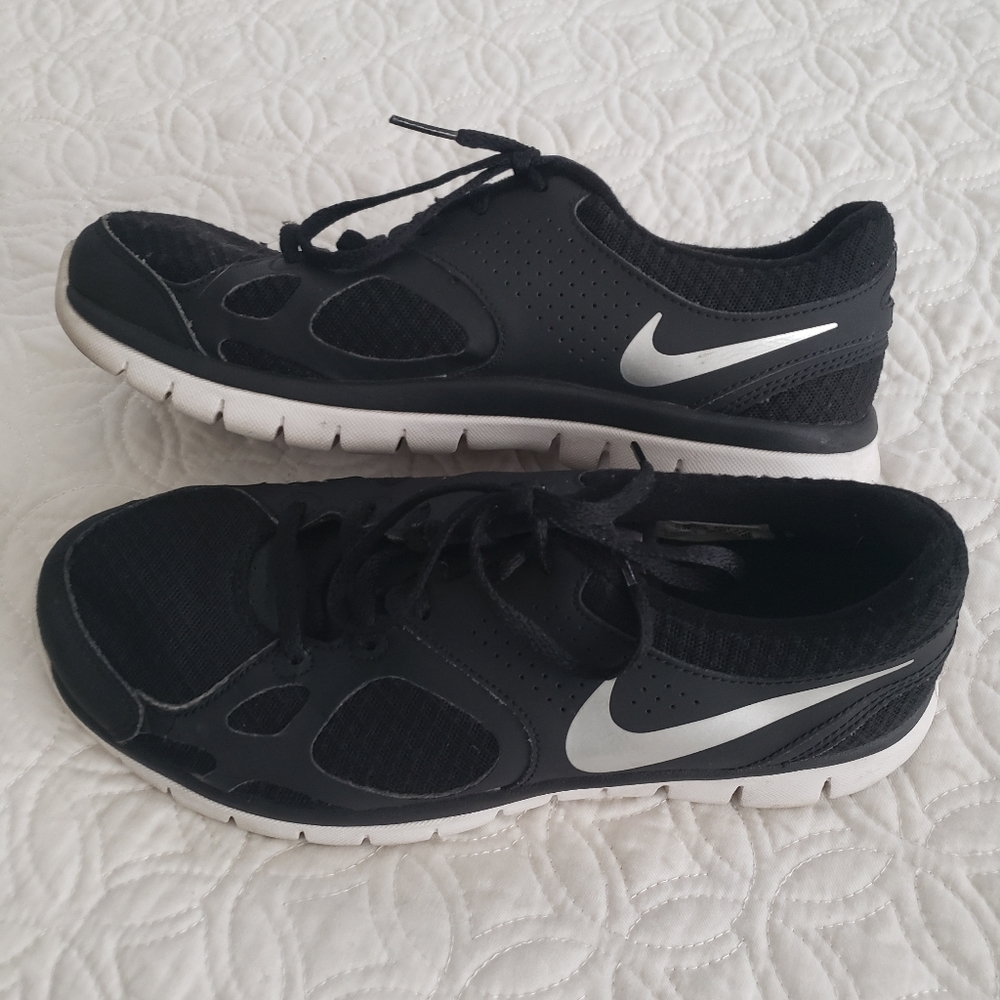 Nike Flex Women's Size 9 Running Shoe
Black